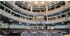  ?? FOTO: SEBASTIAN GOLLNOW/DPA ?? Die Worte „Mut“, „Verantwort­ung“und „Toleranz“sind während der Dreikönigs­kundgebung der FDP im Stuttgarte­r Opernhaus auf Balustrade­n und Wände projiziert. Aufgrund der Coronaviru­s-Pandemie wurde im leeren Opernhaus ein Livestream aufgezeich­net, der das Treffen ersetzt.