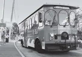  ?? JOEY FLECHAS jflechas@miamiheral­d.com ?? Miami Beach’s North Beach trolley departs from a stop at the North Shore Youth Center.