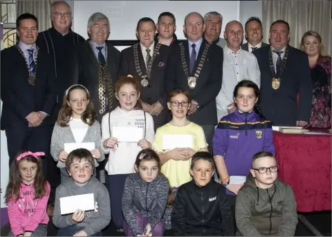  ??  ?? Local councillor­s with children who won category awards in the art competitio­n coincidein­g with Residents’ Day.