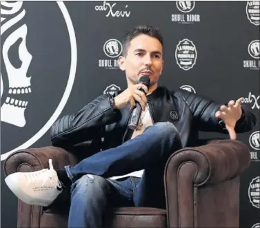  ??  ?? NOVEDAD. Jorge Lorenzo presentó en Barcelona la línea de joyas de su marca “Skull Rider”.