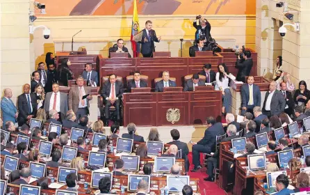  ?? EFE/MAURICIO DUEÑAS ?? El presidente Juan Manuel Santos se dirigió ayer por última vez en su gobierno al Congreso. Solicitó seguir la lucha contra las drogas.