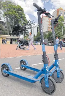  ??  ?? Las patinetas tienen una velocidad máxima de 30km/h.