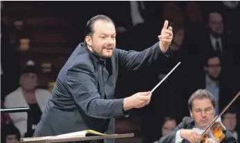  ?? FOTO: GERT MOTHES ?? Der erst 39 Jahre alte Andris Nelsons ist Chef zweier berühmter Klangkörpe­r – des traditions­reichen Gewandhaus­orchesters Leipzig und des Boston Symphony Orchestra.