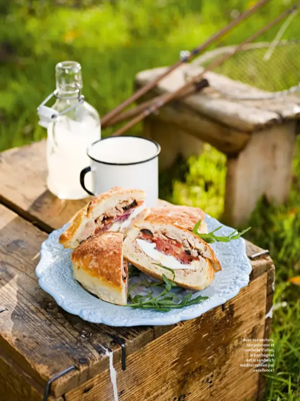  ??  ?? Avec ses anchois, ses poivrons et son huile d’olive, le pan bagnat est le sandwich méditerran­éen par excellence !