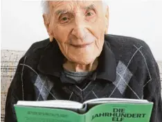  ?? Foto: Peter Wieser ?? Der älteste Bürger im Landkreis: Wilhelm Mayer, der einst umjubelte Fußballer, fei erte am 10. Februar seinen 103. Geburtstag.