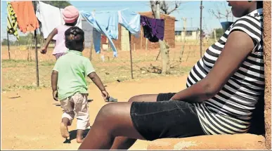  ?? PHOTO: TIRO RAMATLHATS­E ?? This teenage girl is one of hundreds of young moms from Mareetsane, a village near Mahikeng in the North West.