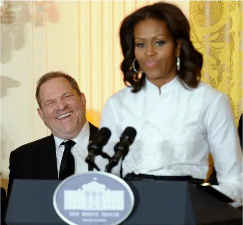  ?? KEYSTONE ?? Harvey Weinstein alle spalle di Michelle Obama