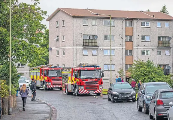  ?? Pictures: Steve MacDougall. ?? Firefighte­rs from across Perthshire and as far as Dundee raced to the scene on Strathtay Road, Perth.