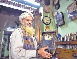  ?? SANCHIT KHANNA/HT PHOTO ?? (Left) Ayaz Khan at his clock repair shop in Churiwalan; Suhail Akhtar is an encyclopae­dia on mechanical clocks.