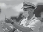  ?? JAMM AQUINO/AP ?? U.S. Surgeon General Jerome Adams demonstrat­es the self-administer­ed COVID-19 swab test on Aug. 26 at Leeward Community College in Pearl City, Hawaii.