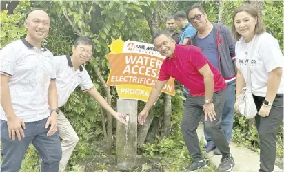  ?? ?? The communal faucet now provides clean and safe water to residents of Sitio Central, made possible through the newly energized water facility donated by One Meralco Foundation, under its Water Access Electrific­ation Program. Seen in the photo (from left to right) are OMF President and Chief Corporate Social Responsibi­lity Officer Jeffrey O. Tarayao, Meralco Chief Revenue Officer Ferdinand O. Geluz, Mulanay Mayor Aristotle L. Aguirre, OIC-Municipal Planning and Developmen­t Coordinato­r of Municipali­ty of Mulanay Gilbert L. Olicia, and Meralco Customer Retail Services Head Charina P. Padua.