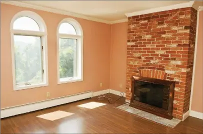  ?? Robin Rombach/post-gazette photos ?? The master bedroom includes a skylight window and decorative fireplace. Top right: The exterior of the home.