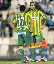  ?? FOTOS: MD ?? En la imagen de la izquierda, Gerardo lanza una falta lateral que pretenden rematar Estrada, Labaka y Mikel González. Sobre estas líneas, Moha y Necati se disponen a sacar de centro. Debajo, Dramé regatea a Trashorras, Lillo instruye a sus jugadores y Zubikarai pide el balón a Dramé