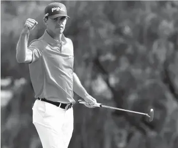  ?? AGENCE FRANCE PRESSE ?? Billy Horschel of the United States celebrates his birdie putt on the 18th green en route to his seven-under par 63 during the third round of the BMW Championsh­ip at the Cherry Hills Country Club in Cherry Hills Village, Colorado.