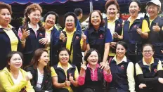  ?? Reuters ?? Volunteers react after hearing all boys were rescued from the Tham Luang cave.