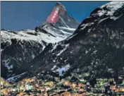  ?? AFP ?? #HOPE: Matterhorn mountain located on the Italian-Swiss border is lit up as sign of solidarity during the coronaviru­s pandemic.