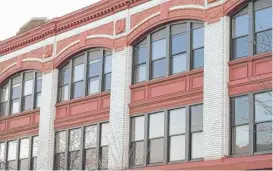  ?? TAYLOR HARTZ/ SUN- TIMES FILE ?? Preservati­on Chicago failed to find someone willing to remove and save the facade of a Burnham- designed building at 1217W. Washington Blvd.