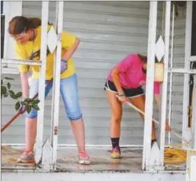  ?? Contribute­d photo ?? Several participan­ts in the 2014 River of Life event were involved in a repair project at a Polk County home.