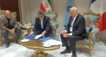  ??  ?? Denis Vaillant, président de l’Ucaplast, lors d’un salon profession­nel en Iran, en septembre 2017.