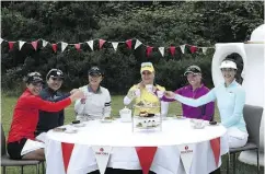  ?? DAVID CANNON / GETTY IMAGES ?? Charley Hull of England hosts a traditiona­l English tea party for her fellow golfers at Woburn Golf Club.