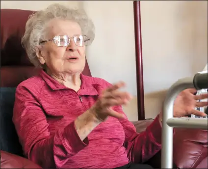  ?? Arkansas Democrat-Gazette/JOHN SYKES JR. ?? Wilma Darling explains her relationsh­ip with her friend Willie Mae Carter. The two met through the CareLink Senior Companion Program, which is designed to help homebound senior citizens combat loneliness.