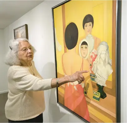  ?? BILL JONES/DAILY SOUTHTOWN ?? Maureen Hubbard Cribbs, 96, of Park Forest, points to an element in her painting titled “We Three,” which is part of an exhibition of her work at Union Street Gallery in Chicago Heights.