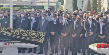  ??  ?? Duayen iş insanı Şevket Sabancı’nın Marmara Üniversite­si İlahiyat Fakültesi Camii’nde kılınan cenaze namazına, aile üyeleri ve yakın çevresinin yanı sıra siyaset ve iş dünyasında­n da çok sayıda isim katıldı.