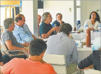  ?? FOTOS: PRESIDENCI­A ?? Por la tarde, el mandatario dio una conferenci­a de prensa junto a Marcos Peña. Durante el día, cada ministro expuso frente a sus pares del gabinete.