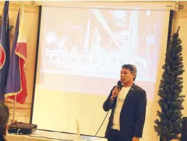  ??  ?? Tolentino gives the introducti­on and background of his selfproduc­ed film Life is What You Make It prior to its private screening held at the Philippine Embassy in Washington, DC.