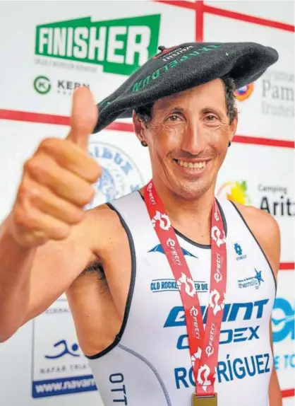  ??  ?? Gustavo Rodríguez (Tri-penta Terras de Lugo), con la txapela de ganador de la carrera.