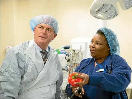  ?? DOMINICO ZAPATA/STUFF ?? National’s Todd Muller gets a look at new technology inside Hamilton’s Braemar Hospital courtesy of theatre manager Margaret Dube. A 4K scope is used to examine the inside of a capsicum.