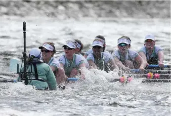  ?? MATTHEW CHILDS/REUTERS ?? In what likely hindered their chances at victory, the Cambridge boat takes on water in Sunday’s Boat Race.