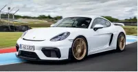  ??  ?? STOREBROR
Vil du have en mere baneorient­eret bil, findes 718 Cayman GT4 med 420 hk, som starter ved 1,8 mio. kr.