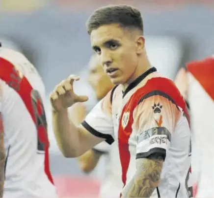  ??  ?? Jony Montiel, centrocamp­ista del Rayo Vallecano, que se enfrenta esta noche al Barça