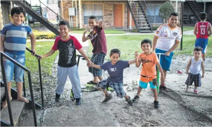  ?? Marie D. De Jesús photos / Houston Chronicle ?? Children play Thursday at Rollingwoo­d Apartments, which was severely damaged by flooding. Afraid of being deported, many of the immigrant families there rode out the storm, rejecting rescue or event thoughts of reaching out to authoritie­s for aid.