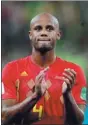  ?? HENRY ROMERO / REUTERS ?? Belgium’s Vincent Kompany applauds fans after Tuesday’s loss.