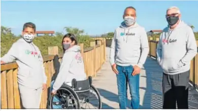  ??  ?? Camisetas y sudaderas de ‘Discatunes’ ayudarán a la rehabilita­ción de pequeños que han sufrido un ictus.