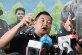  ??  ?? On the hunt: Abdul Hamid speaking during the press conference after a meeting between the police, Perhilitan and the Forestry Department at Bukit Aman on Ops Bersepadu Khazanah, an operation aimed at curbing illegal hunting and poaching as well as wildlife smuggling.