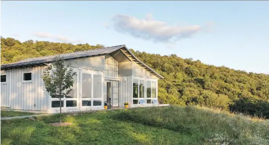  ?? PHOTOS: NILS SCHLEBUSCH/TIM STEELE ?? A container home designed and built by Steele House in Callicoon Center, N.Y. Retrofitti­ng a container for home use does present design challenges.