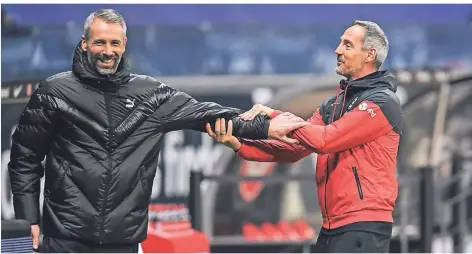  ?? FOTO: ARNE DEDERT/DPA ?? Vorgänger und Nachfolger? Marco Rose (l.), künftig Trainer in Dortmund, und Adi Hüter, jetzt Frankfurte­r Coach, bald angeblich von Gladbach.