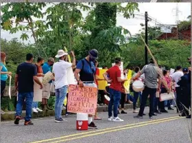  ?? CORTESÍA ?? La protesta se mantuvo por un buen rato en el puente de río Lagarto.