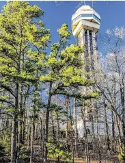 ?? Getty Images ?? Hot Springs Mountain Trail features an observatio­n tower.
