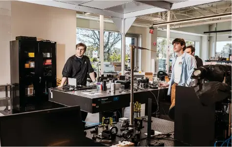  ?? (Carolyn Fong for The Washington Post) ?? BELOW: Max Hodak, CEO of Science, left, works with some employees at their engineerin­g lab in Alameda, Calif.