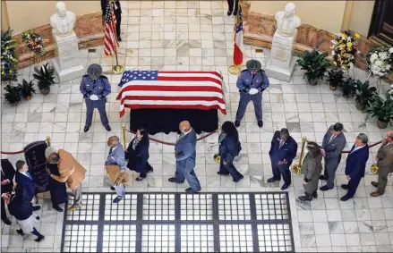  ?? BOB ANDRES / BANDRES@AJC.COM ?? Former Gov. Zell Miller lies in state Tuesday in the rotunda of the Georgia Capitol as legislator­s pay their respects to former first lady, Shirley Miller (far left). He was brought to the Capitol after a service at Peachtree Road United Methodist...