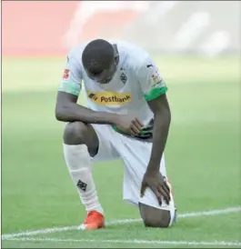  ?? (AFP) ?? Moenchengl­adbach’s French forward Marcus Thuram took a knee after scoring.