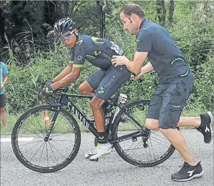  ?? FOTO: GETTY ?? Hubo varios corredores con problemas mecánicos ayer, entre ellos Nairo Quintana, que se vio obligado a cambiar de bicicleta