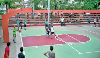  ?? ABEL UREÑA ?? Los jóvenes tienen diferentes opciones deportivas para practicar.