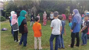  ??  ?? PROGRAM Adik Bijak Cerdik Duit ini tidak terhad di dalam kelas malah kebanyakan aktiviti
dilakukan di luar.