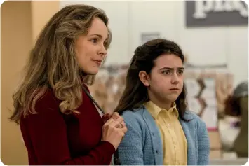  ?? ?? From top: Abby Ryder Fortson and Rachel Mcadams as Margaret and mom Barbara; Kathy Bates as her grandmothe­r