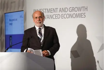  ??  ?? Na abertura do 4.º Fórum do BCE, Bernanke referiu-se a Trump, como um homem com uma “visão distópica” da economia.